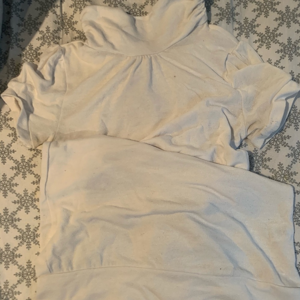 $1 with bundle White turtle neck